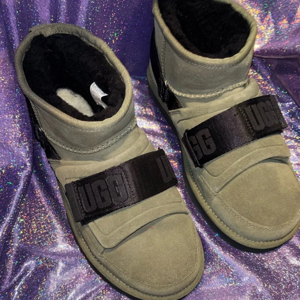 UGG Boots Classic Ultra Mini Hybrid